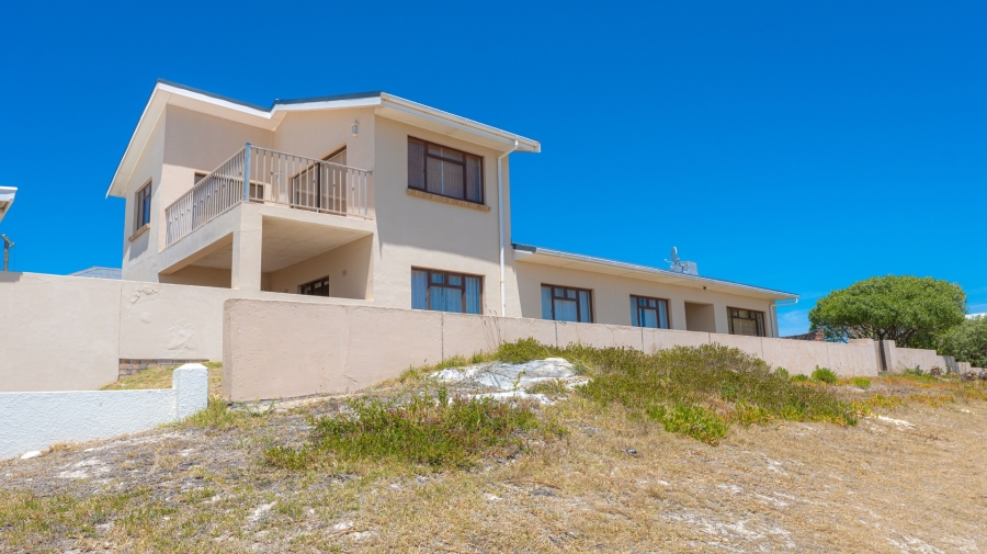 6 Bedroom Property for Sale in Struisbaai Western Cape